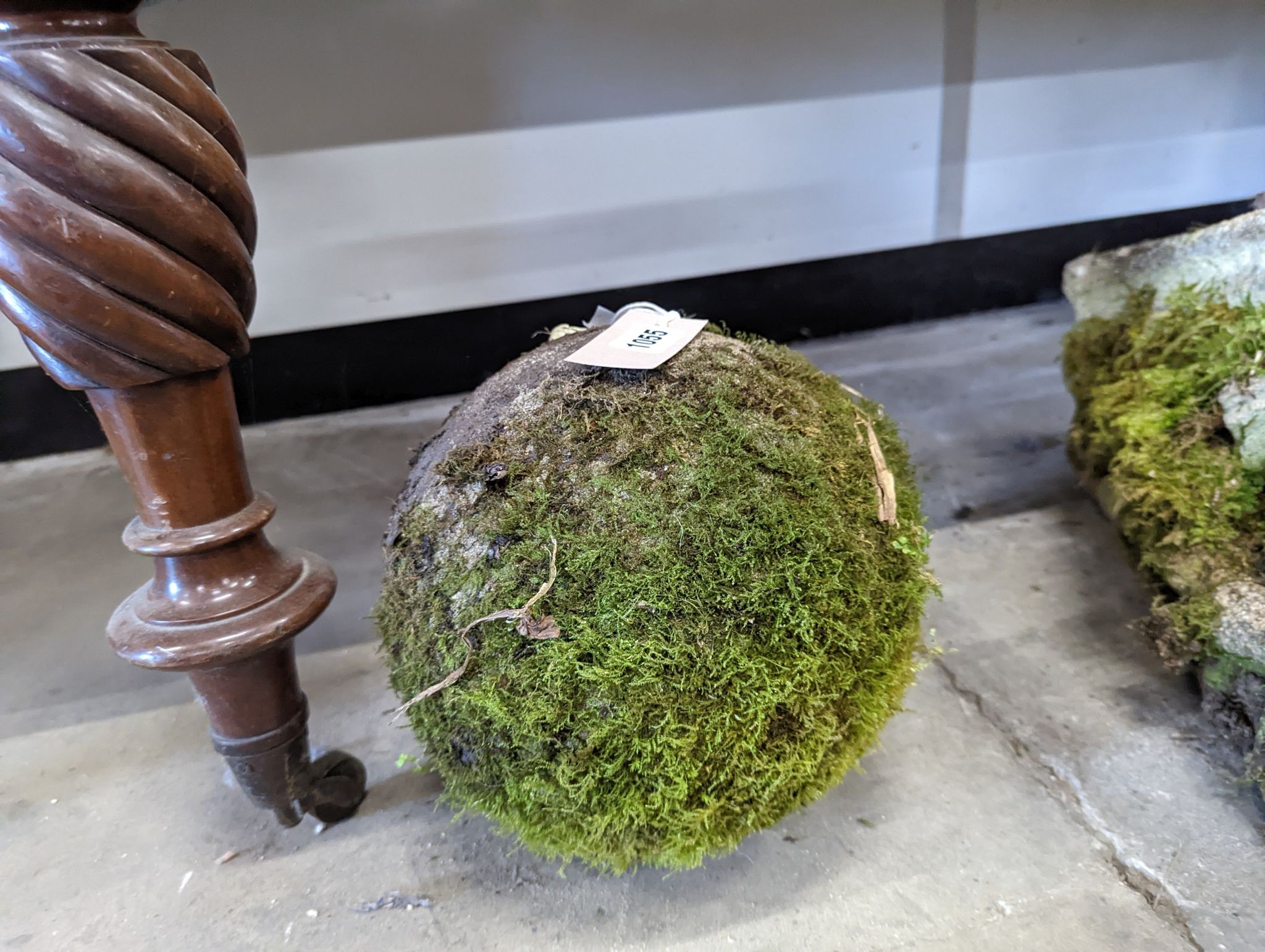 A reconstituted stone gargoyle garden ornament, 40cm and a ball finial